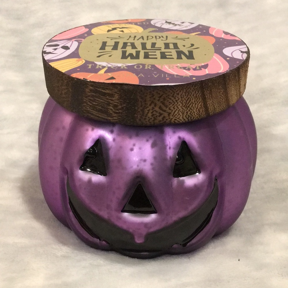 Trick Or Treat Scented Purple Jack O Lantern Candle by Aroma Villa NWT 10oz